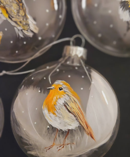 Hand Painted ROBIN with white feathers glass boxed bauble